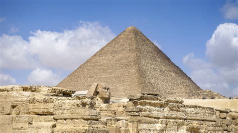 sex on giza pyramid|Egypt investigates pyramid nude photo shoot